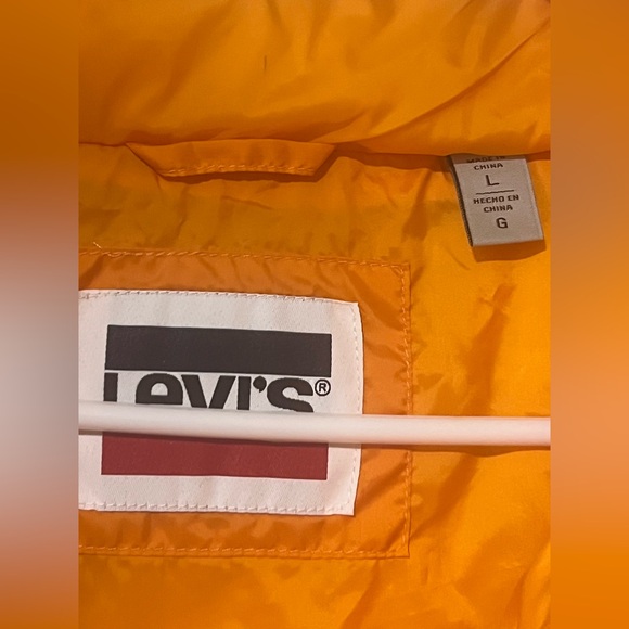 Levi's Box Quilt Puffer Layer Vest (Apricot)
Size L - Picture 9 of 13